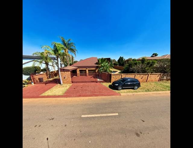 4 BEDROOM HOUSE FOR SALE IN THE ORCHARDS